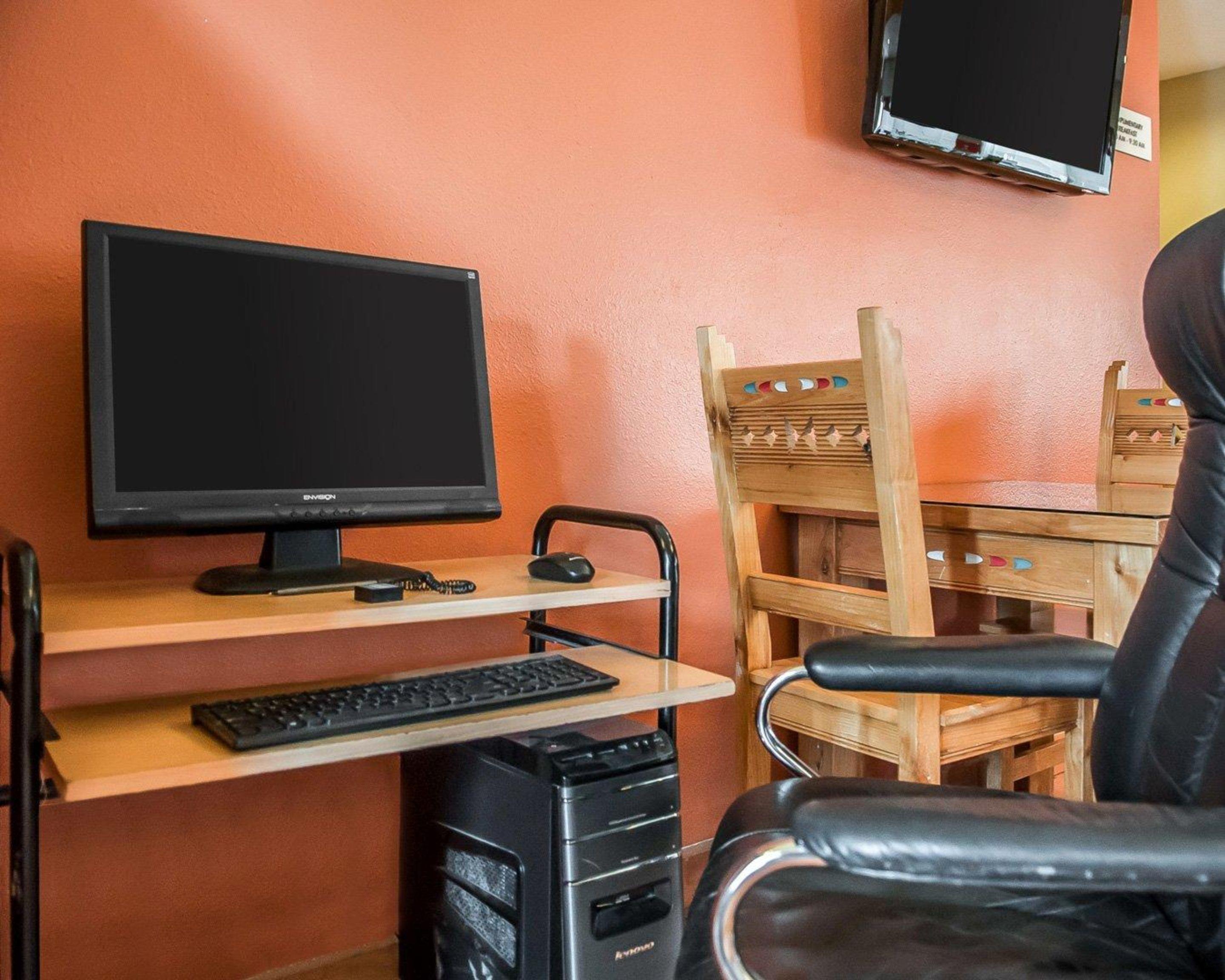 Econo & South Santa Fe